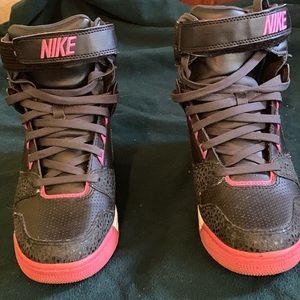 Nike air revolution sky high